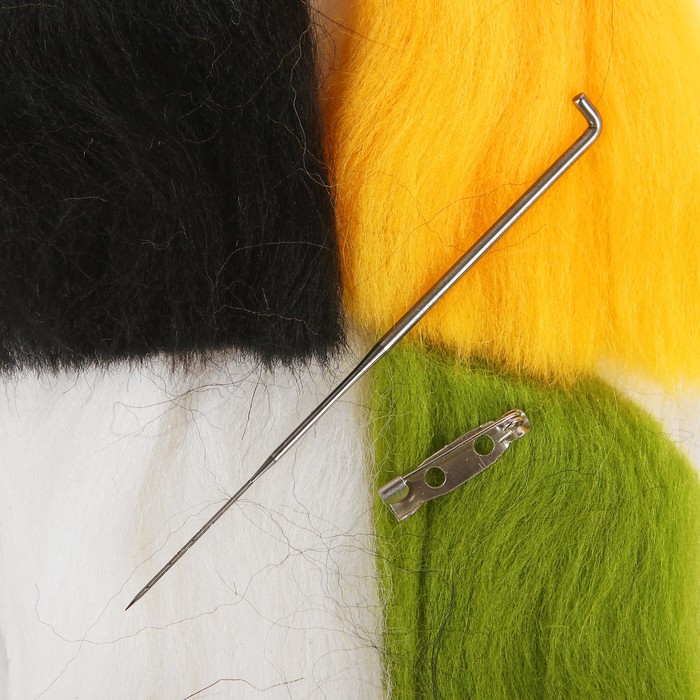 Брошь из шерсти "Синица"