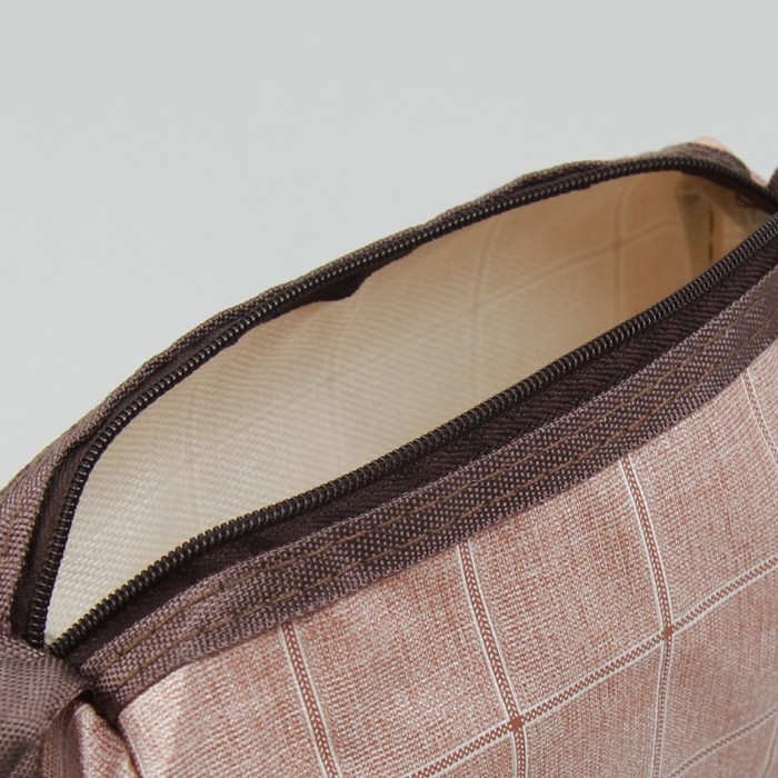 Косметичка дорожная "Квадраты", отдел на молнии, с ручкой, цвет кофе