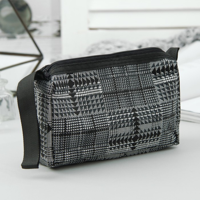Косметичка дорожная "Клетка", отдел на молнии, с ручкой, цвет чёрный