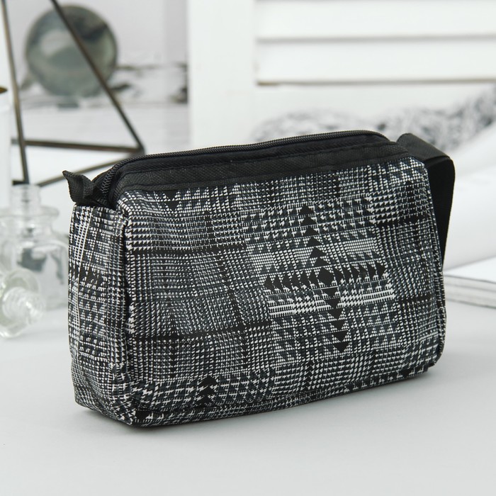 Косметичка дорожная "Клетка", отдел на молнии, с ручкой, цвет чёрный