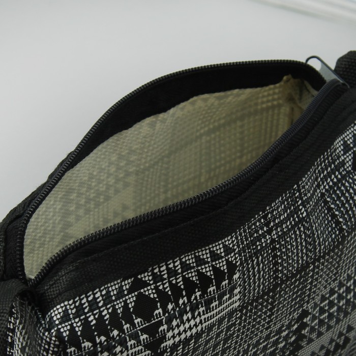 Косметичка дорожная "Клетка", отдел на молнии, с ручкой, цвет чёрный