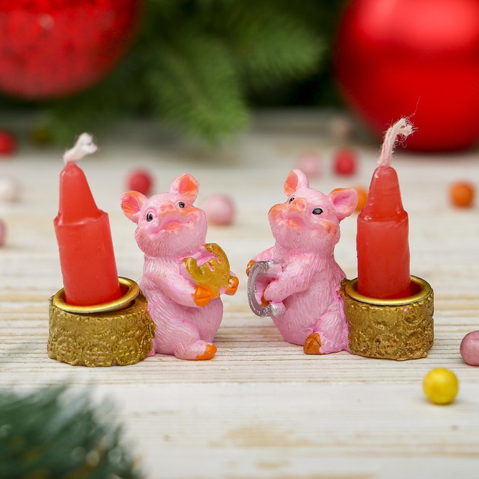 Сувенир полистоун "Хрюшка со свечкой в денежном подсвечнике" 3,5х4х2,2 см