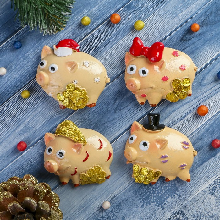 Магнит полистоун "Хрюша в головном уборе" МИКС 6х5,5 см