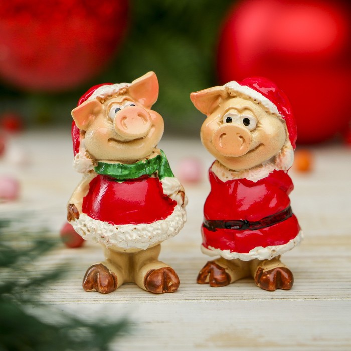 Сувенир полистоун "Хрюндель в костюме Деда Мороза" МИКС 5,5х3,3х3 см