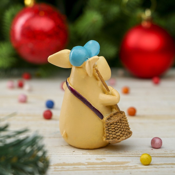 Сувенир полистоун "Свин-рыбак" 6,8х5,8х4 см