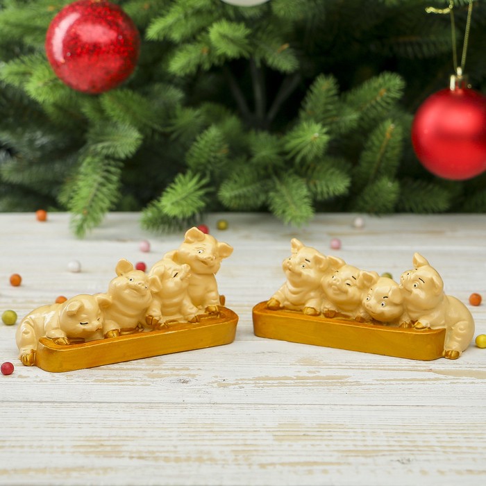 Сувенир полистоун "Четыре поросёнка" МИКС 6,2х11,3х5,2 см
