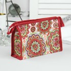 Косметичка треугольная, отдел на молнии, цвет красный