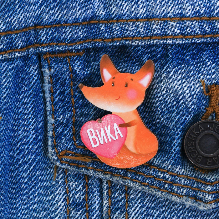 Значок именной "Вика"