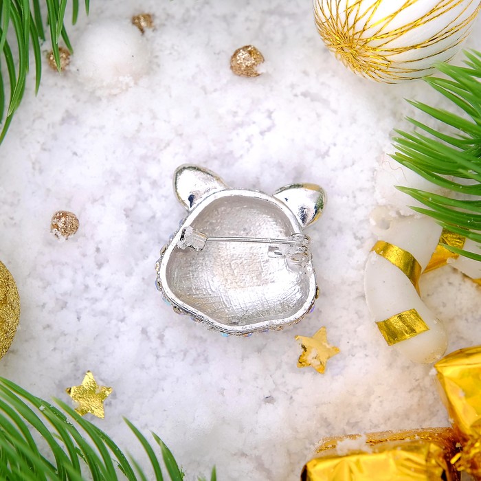 Брошь "Новогодняя сказка" пятачок, цвет радужный в серебре