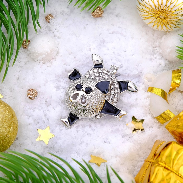 Брошь "Новогодняя сказка" свинка-танцор, цвет черно-белый в серебре