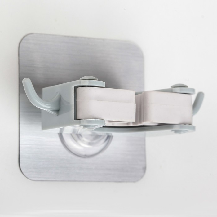 Держатель для уборочного инвентаря на липучке, цвет МИКС