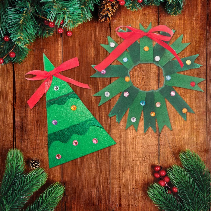 Набор для создания игрушки из фетра "Елочка и венок"