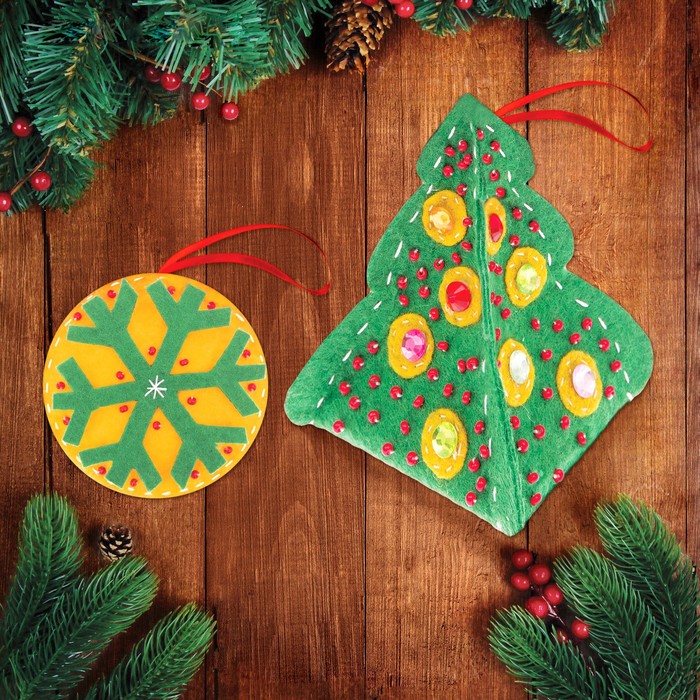 Набор для создания игрушки из фетра "Шарик и елочка"