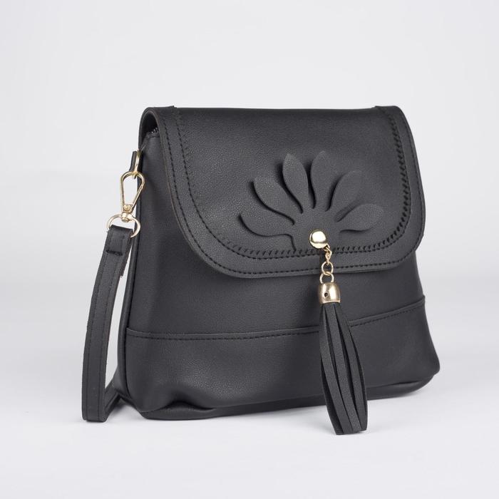 Сумка женская, отдел на молнии, наружный карман, регулируемый ремень, цвет чёрный