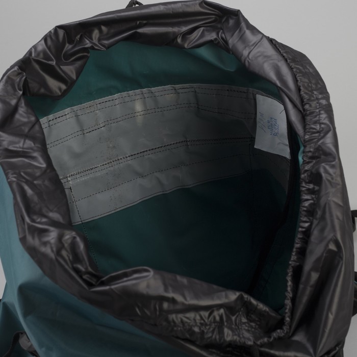 Рюкзак туристический "Урал", 75л, отдел на шнурке, 2 наружных кармана, цвет чёрный/зеленый