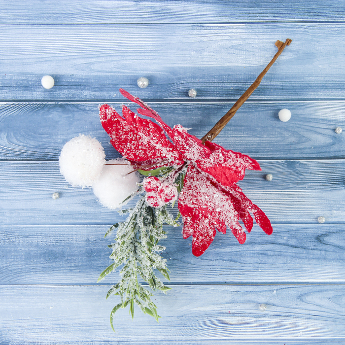 Декор "Зимнее волшебство" снежный красный цветок на ветке, 16 см