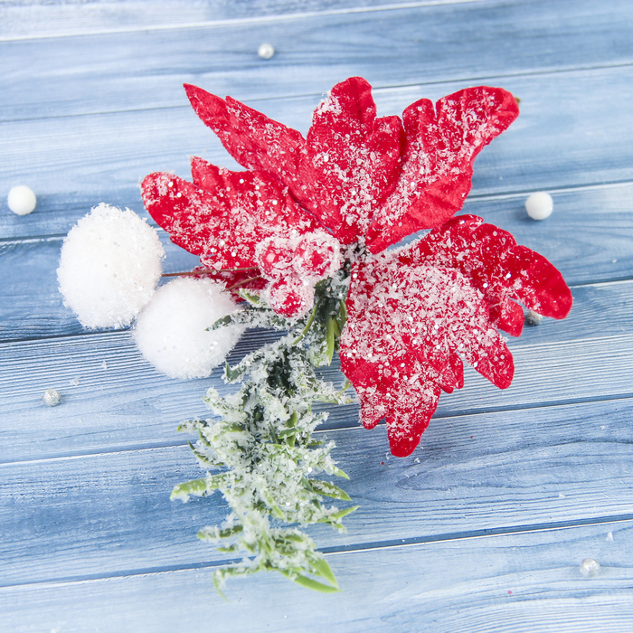 Декор "Зимнее волшебство" снежный красный цветок на ветке, 16 см