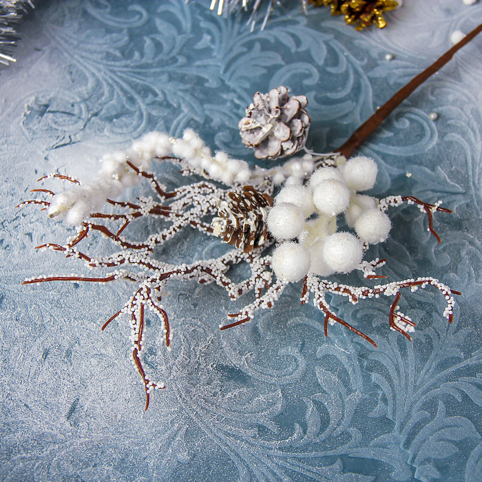 Декор "Зимнее волшебство" изогнутая ветка с шишками и инеем, 40 см