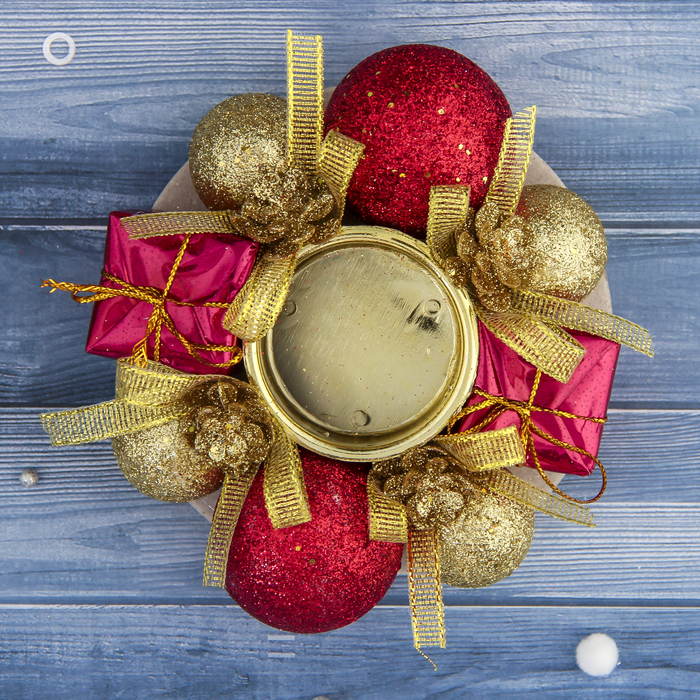 Подсвечник рождественский "Красные подарки" 11*11 см