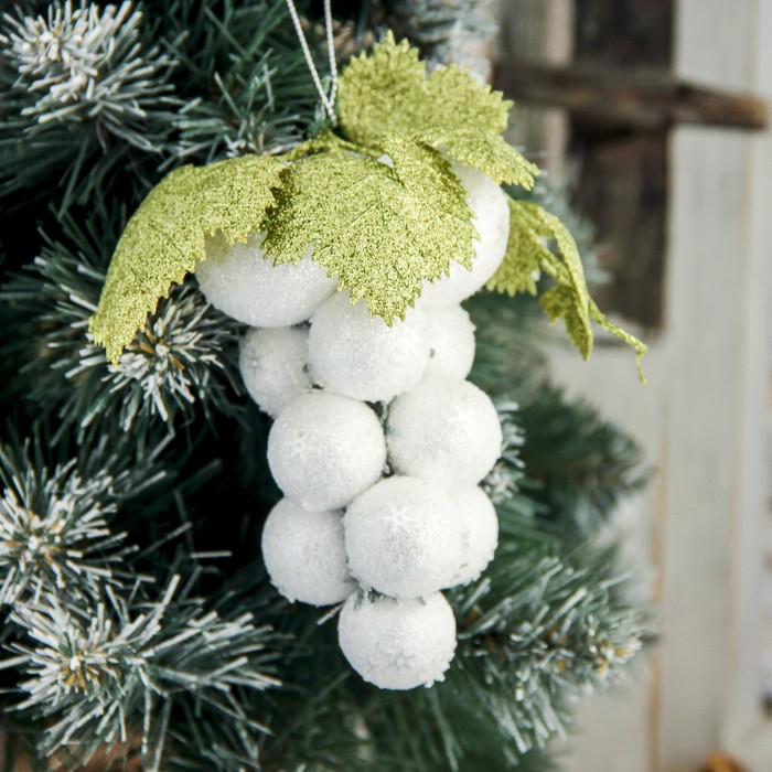 Украшение ёлочное "Виноград" со снежинками 7*12 см, белый