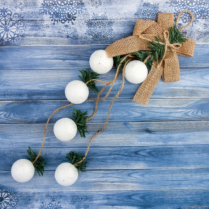 Украшение новогоднее "Рождество" белые шарики 3,5*39 см