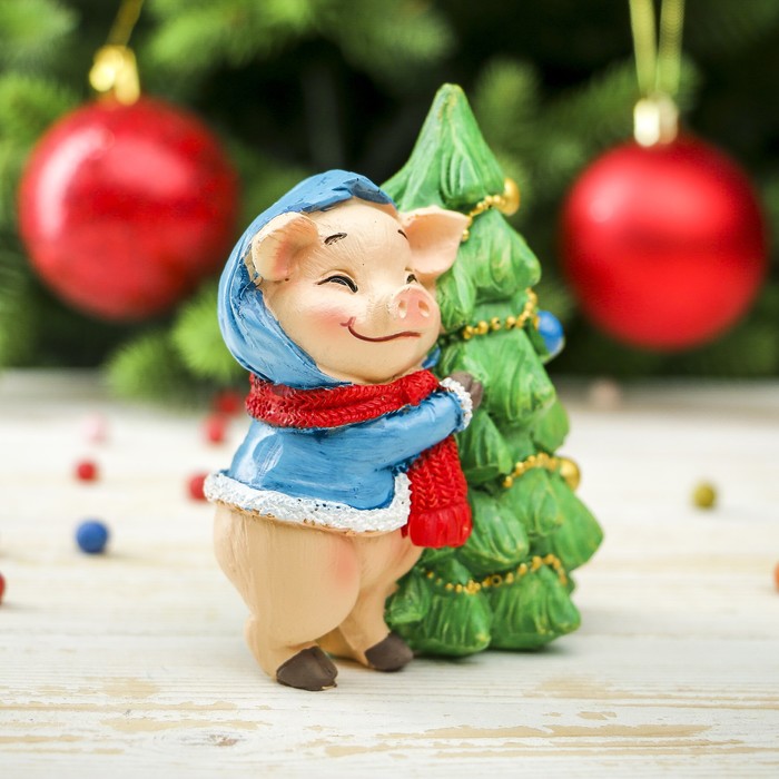 Копилка полистоун "Поросёнок Тоша обнимает ёлочку" h=10 см