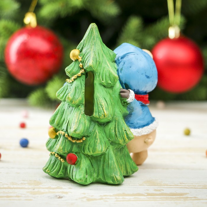 Копилка полистоун "Поросёнок Тоша обнимает ёлочку" h=10 см