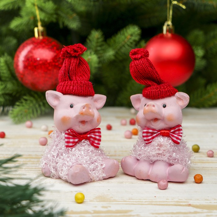 Сувенир керамика "Розовый поросёнок в шубке и в шапке с бомбошкой" МИКС 7,5х5х5 см