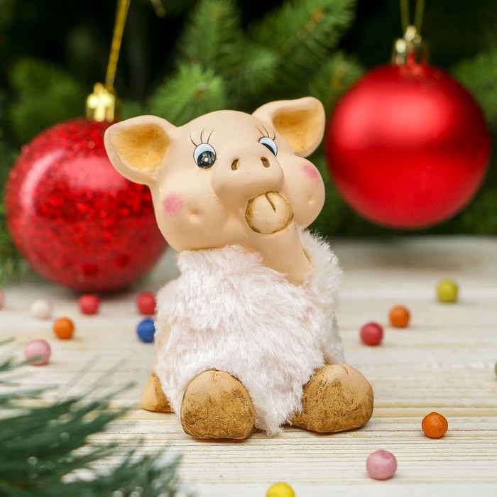 Сувенир керамика "Розовый поросёнок-малыш в шубке" 9х6,5х5,5 см