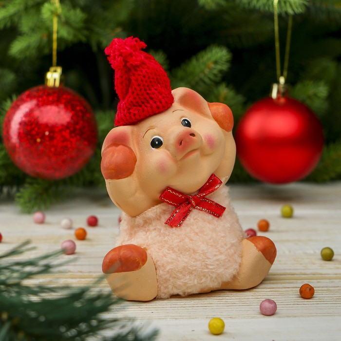 Сувенир «Поросёнок Ля-ля», в шубке и шапке с бомбошкой