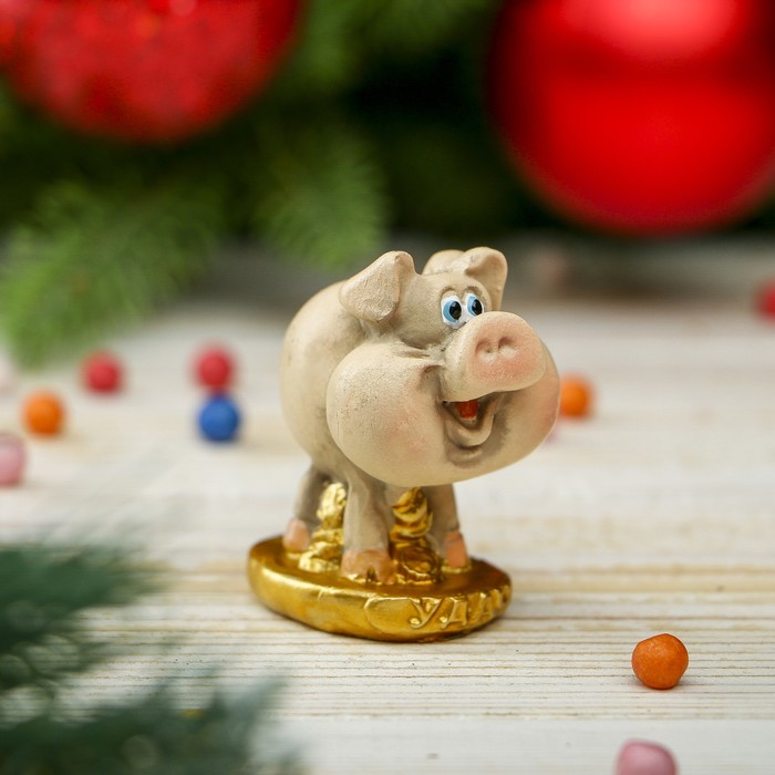 Сувенир полистоун "Толстощёкий поросёнок - Удачи" 4,8х4,5х3,5 см