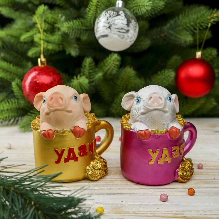 Копилка полистоун "Молочный поросёнок в кружке - Удачи" МИКС 9,7х9,2х7,3 см