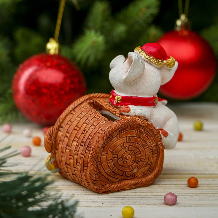 Копилка полистоун "Малыш-свин в колпаке и шарфике с мешком золота" 8,6х8,2х5,6 см