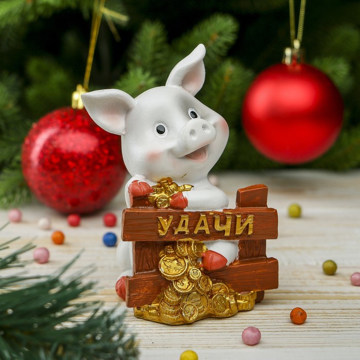 Копилка полистоун "Маленький поросёнок у заборчика - Удачи" 11,5х7,1х7,1 см