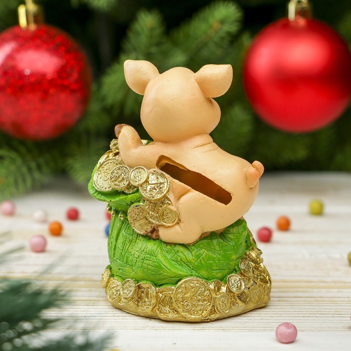 Копилка полистоун "Розовый поросёнок на сундуке/мешке с золотом" МИКС 9х8х7 см