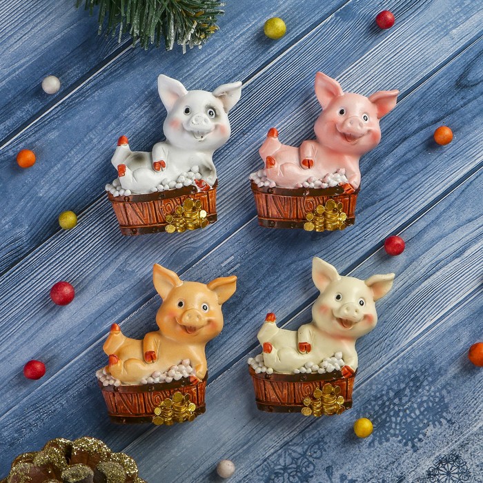 Магнит полистоун "Маленький поросёнок в ванной с пеной" МИКС 5,8х5 см