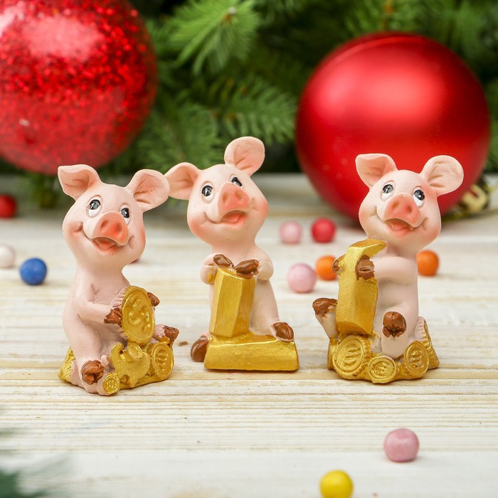 Сувенир полистоун "Поросёнок Фунтик с золотом" МИКС 5х3х2,5 см