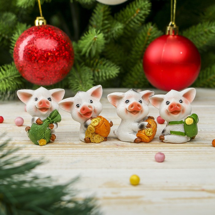 Сувенир полистоун "Поросёночек-малыш с золотыми монетами" МИКС 4х3х4 см