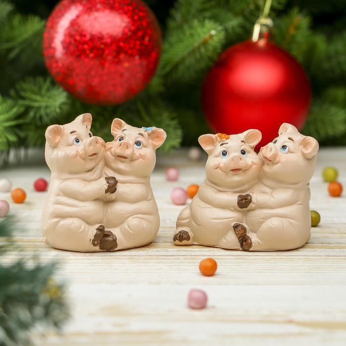Сувенир полистоун "Парочка хрюшек" МИКС 5х5х3,5 см