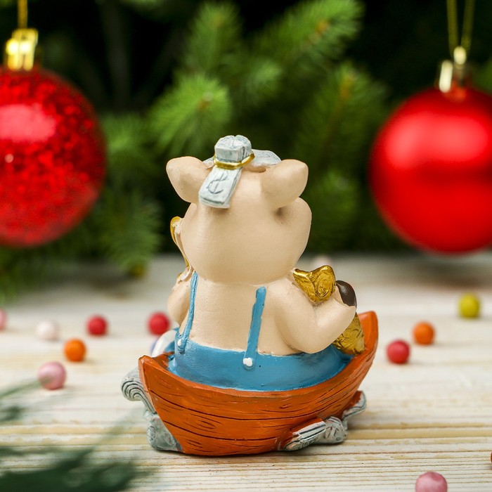 Копилка полистоун "Свин в лодочке с купюрами" 9,5х5,5х4,5 см