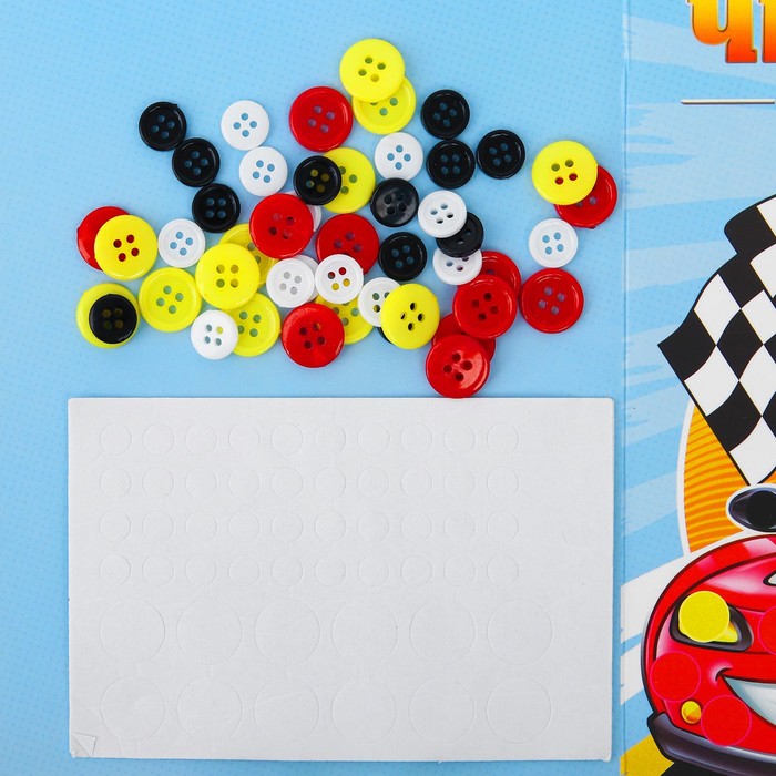 Аппликация на открытке пуговками "Чемпион"