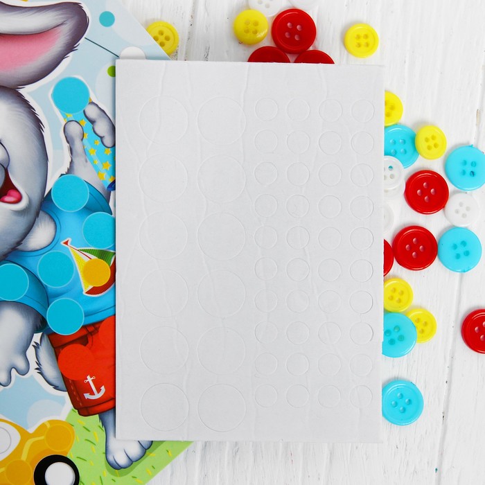 Аппликация на открытке пуговками "С Днем рождения"