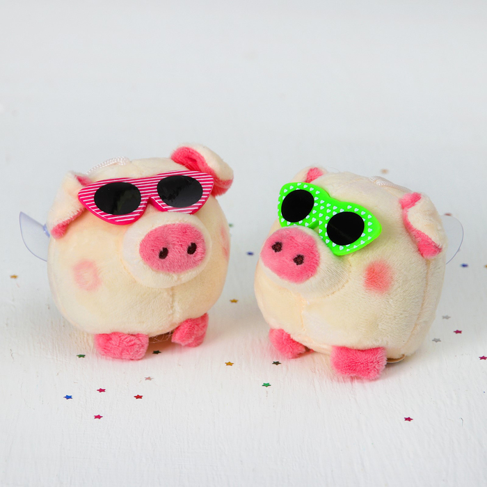 Мягкая игрушка-присоска "Свинюшка в очках" цвета микс