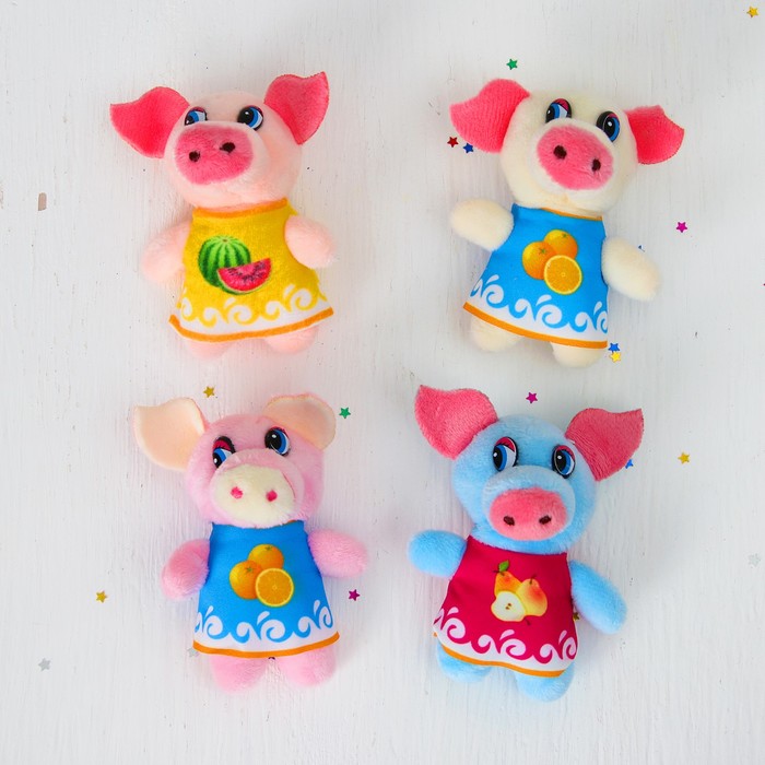 Мягкая игрушка-магнит "Свинка в платье" цвета микс