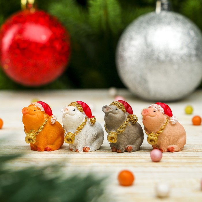 Сувенир полистоун "Маленький свин в новогоднем колпаке с колокольчиком" МИКС 2,6х2,8х1,6 см