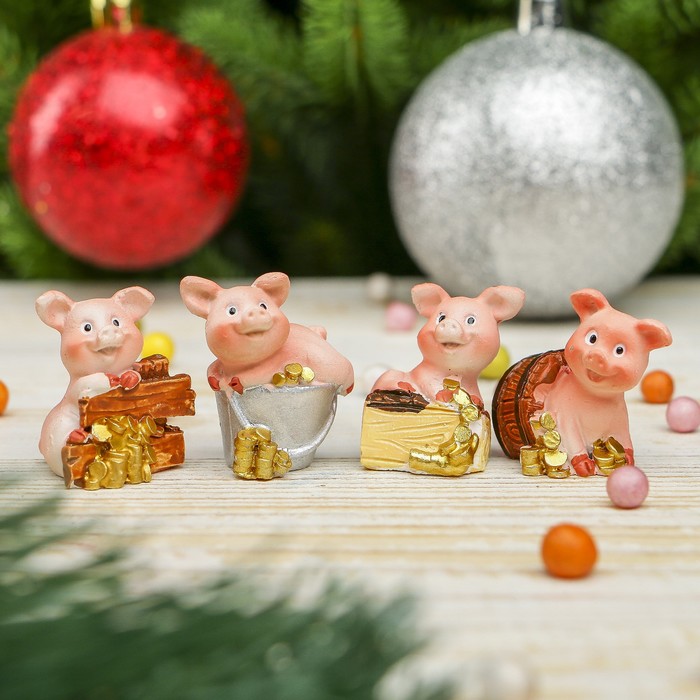 Сувенир полистоун "Поросёнок-проказник с золотыми монетами" МИКС 3х2,9х2 см