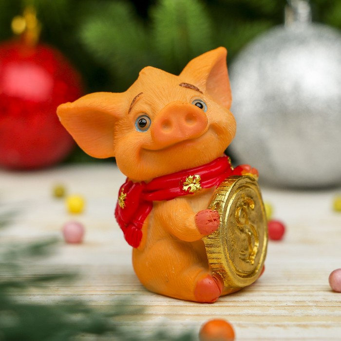 Сувенир полистоун "Малыш-свин в шарфике с большой монетой" 6,5х5,5х4 см