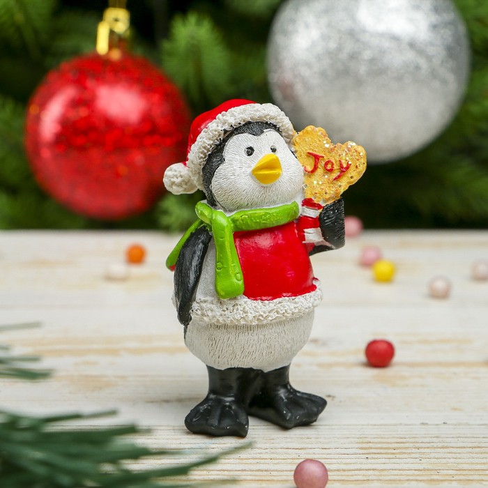 Сувенир полистоун "Пингвин в новогоднем колпаке с леденцом" 7,2х4,2х3,2 см