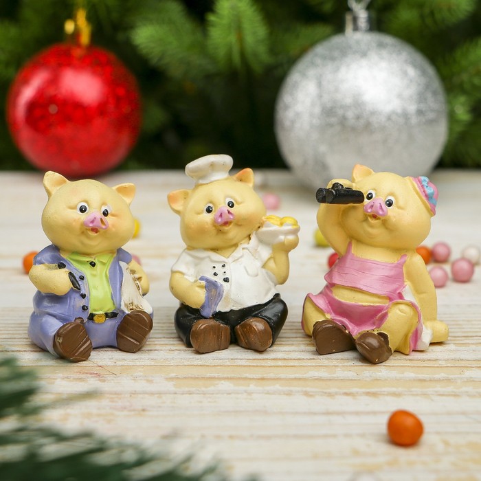 Сувенир полистоун "Свинка - разные профессии" 5х4,5х3,5 см