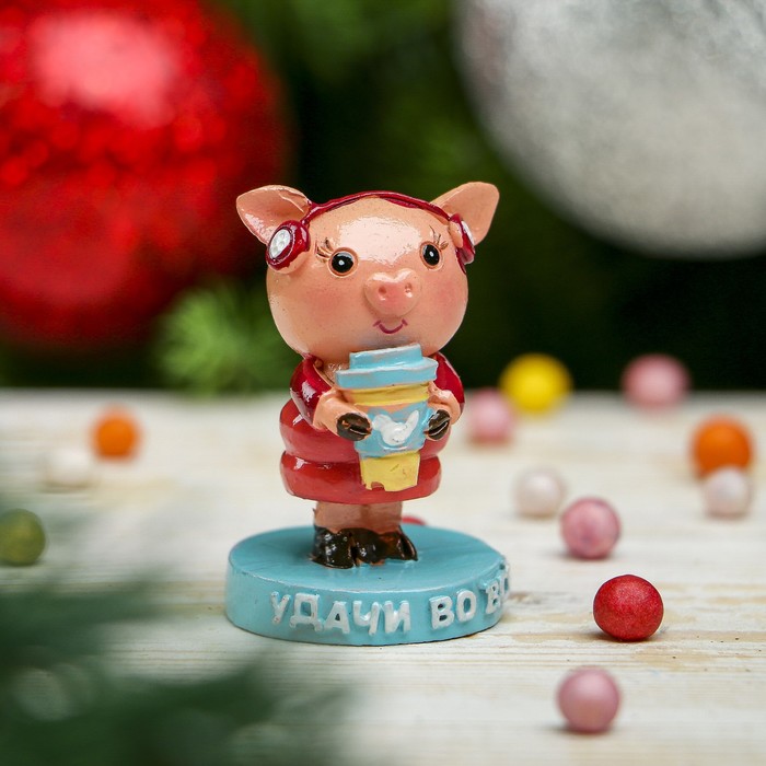 Сувенир полистоун "Свинка Кнопа в наушниках - Удачи во всём" h=4,5 см